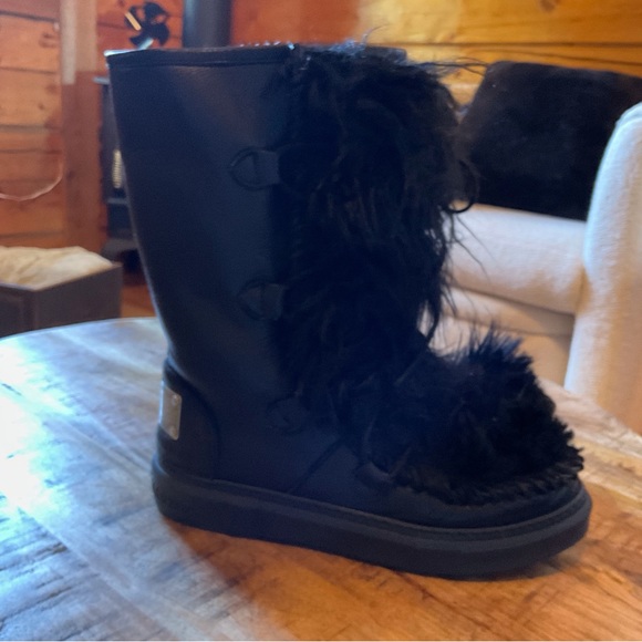 Karma of Charme Black Fur Boots. - Picture 4 of 8